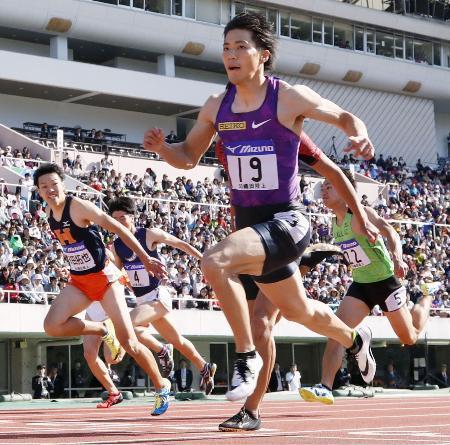 　男子１００メートル決勝　１０秒２７で優勝した山県亮太（１９）＝エディオンスタジアム広島