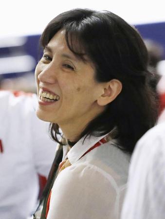 　加藤凌平が男子個人総合２位でリオ五輪出場を決め、観客席で喜ぶ母由美さん