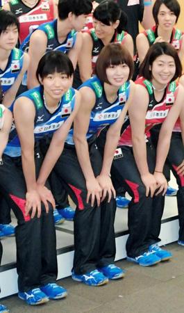 　五輪世界最終予選に意気込むバレーボール全日本女子の木村（前列中央）、古賀（同左）ら