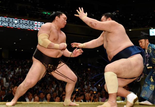 全勝は白鵬、稀勢の里　豪栄道