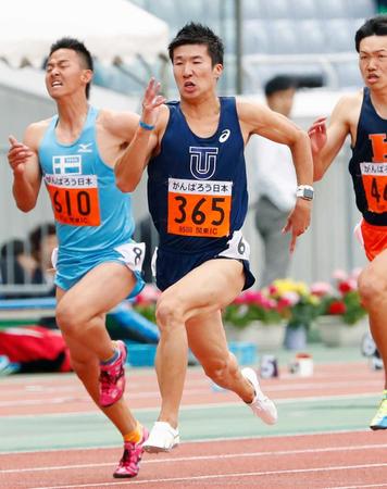 　１０秒３５で優勝した桐生祥秀（中央）＝共同