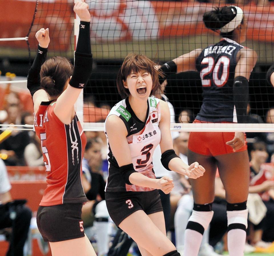 　ドミニカにストレート勝ちし喜ぶ木村