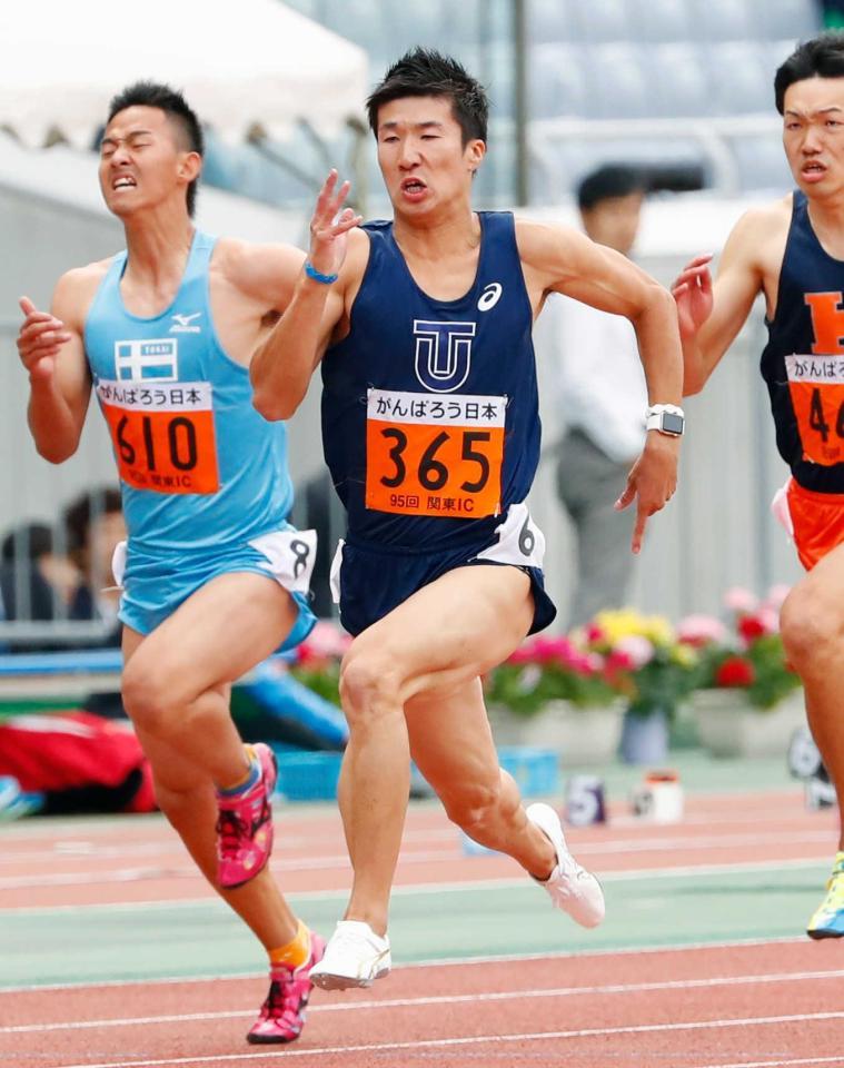 　１０秒３５で優勝した桐生祥秀（中央）＝共同