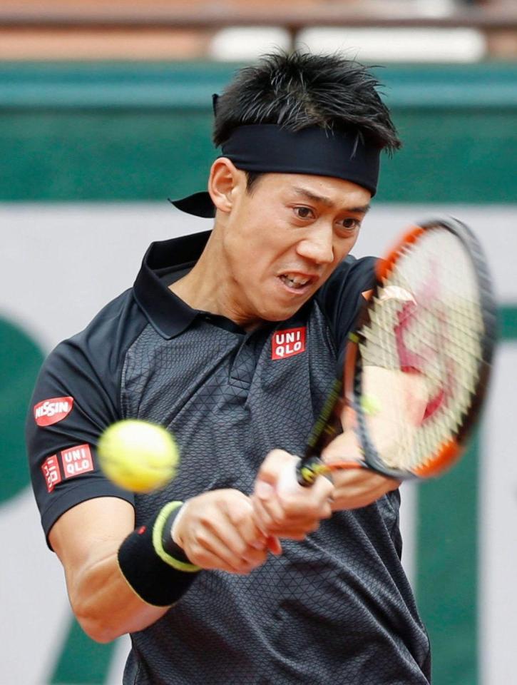 男子シングルス１回戦、シモーネ・ボレリと対戦する錦織圭＝パリ