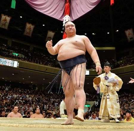 　日馬富士を破り、名古屋での綱とりに望みを残した稀勢の里