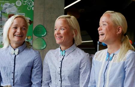　取材に応じるリオデジャネイロ五輪の女子マラソンに出場することになったリュイク３姉妹。左からレイラ、リーナ、リリー
