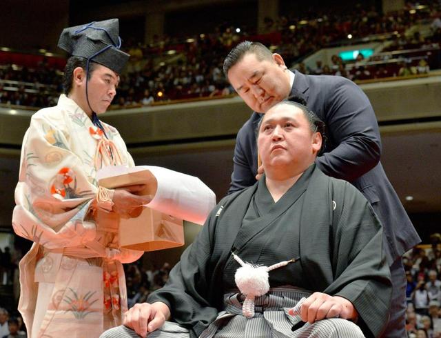元関脇旭天鵬涙の断髪式 スポーツ デイリースポーツ Online 元関脇旭天鵬涙の断髪式 スポーツ デイリースポーツ Online