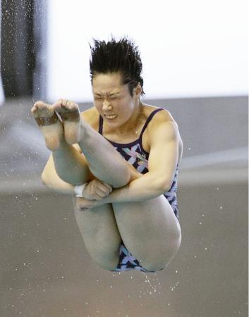 　女子３メートル板飛び込み決勝　優勝した板橋美波＝東京辰巳国際水泳場