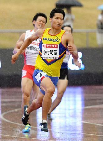 　男子十種競技　中村明彦の４００メートル＝長野市営陸上競技場