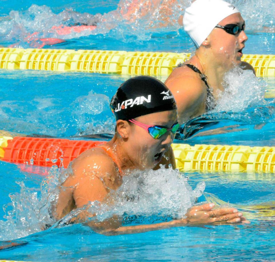 　女子２００メートル平泳ぎを制した渡部香生子（共同）