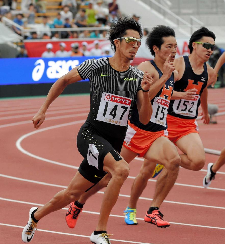 　男子２００Ｍ予選に出場した藤光謙司（手前）