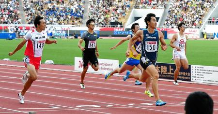 　男子２００メートル決勝で２位の高瀬慧（１４８）、６位に終わった藤光謙司（１４７）、優勝した飯塚翔太（１５０）＝撮影・堀内翔