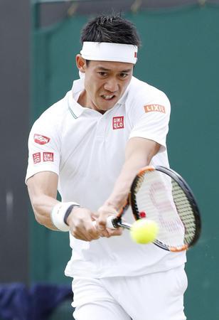 　男子シングルス４回戦でマリン・チリッチと対戦する錦織圭＝ウィンブルドン（共同）