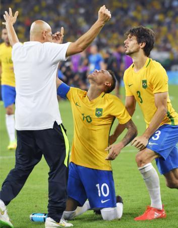 サッカー男子、ブラジルが初Ｖ