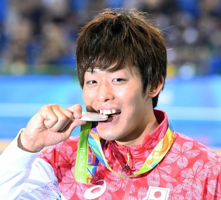 　リオ五輪競泳男子２００メートルバタフライで銀メダルを獲得した坂井聖人