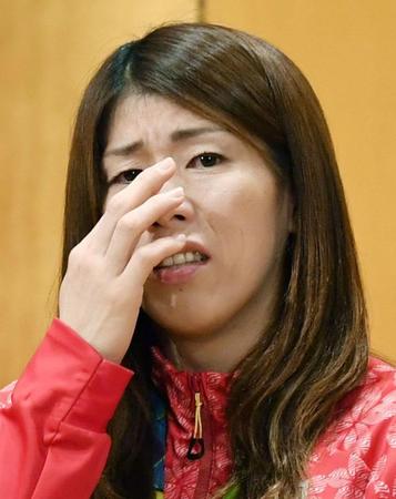 　日本レスリング協会の五輪報告会で涙を流す吉田沙保里