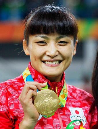 　女子個人種目で五輪史上初の４連覇を達成した伊調馨