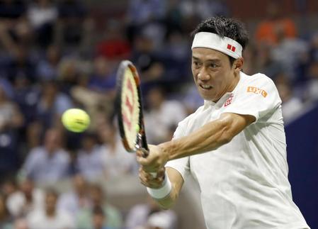 　男子シングルス準決勝で、スタン・バブリンカと対戦する錦織圭＝９日、ニューヨーク（共同）