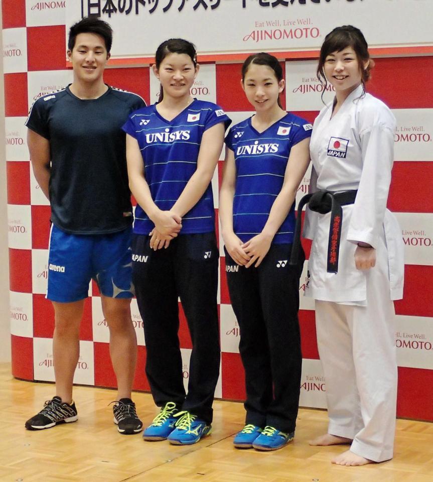 　都内のイベントに参加した左から瀬戸大也、タカマツペア、植草歩