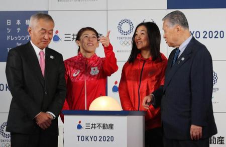５大会連続となる東京五輪出場へ、強い思いを語ったレスリング女子の吉田沙保里（左から２人目）