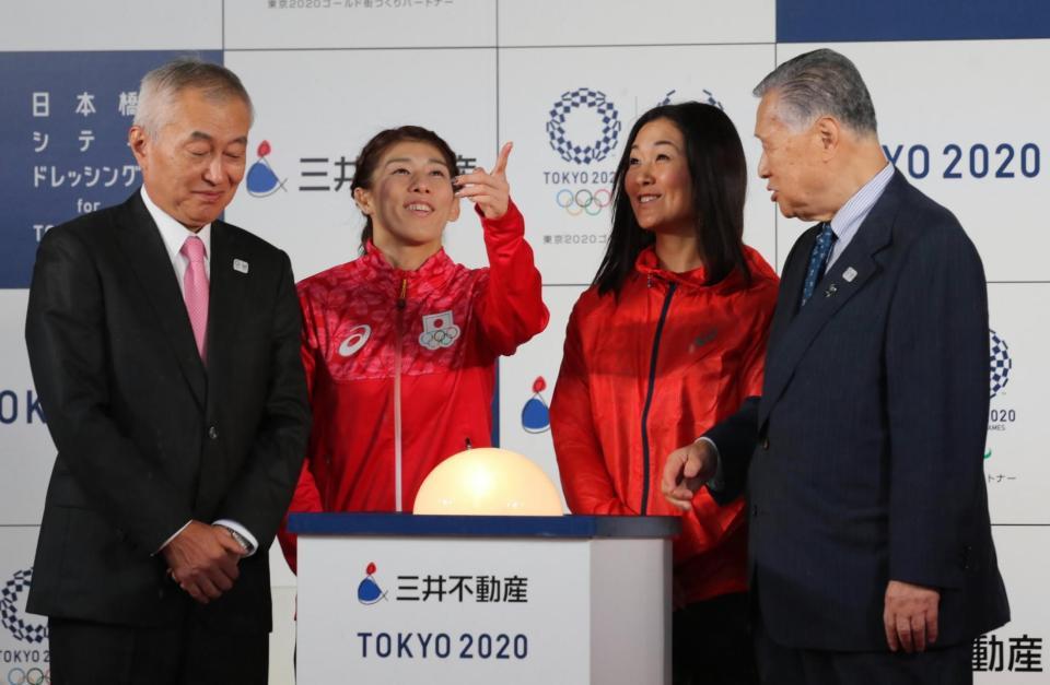 ５大会連続となる東京五輪出場へ、強い思いを語ったレスリング女子の吉田沙保里（左から２人目）