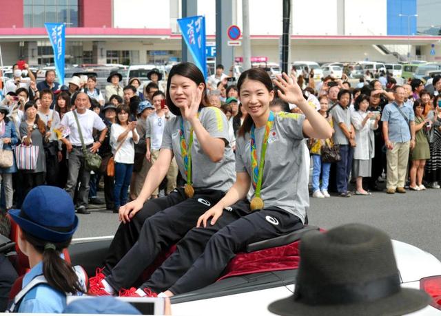 タカマツ凱旋パレードに１万人来た！人口３万４０００人の町が大フィーバー