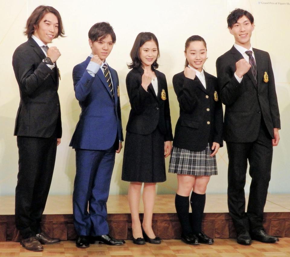 ＧＰシリーズへ向けた会見に出席した（左から）無良崇人、宇野昌磨、宮原知子、樋口新葉、田中刑事