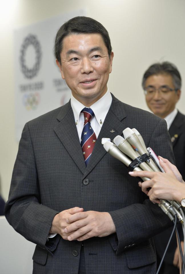 　東京五輪・パラリンピック組織委で会談後、取材に応じる宮城県の村井嘉浩知事＝12日午後、東京都港区