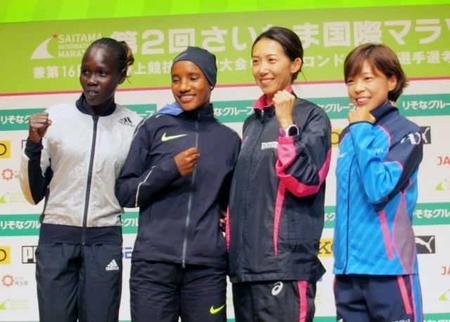 　さいたま国際マラソンへ意気込む（右から）吉田、那須川、ダニエル、ゴベナ