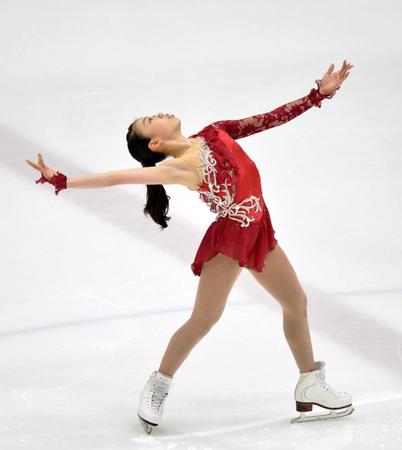 ＳＰで華麗に演技する紀平梨花＝札幌市月寒体育館（撮影・西岡正）