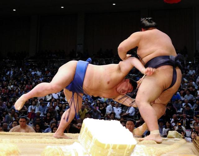 熊本出身の正代、大関稀勢の里から初勝利