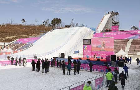 　平昌冬季五輪のテスト大会を兼ねたスノーボード・ビッグエアＷ杯の試合会場＝２５日、平昌（ゲッティ＝共同）