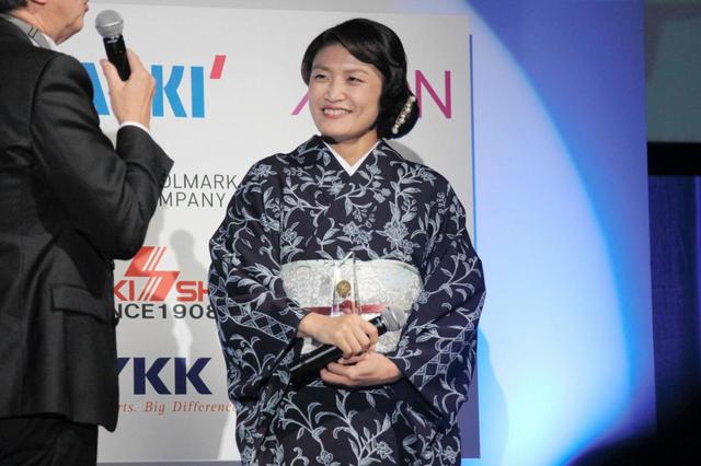 伊調馨、「生き様」でベストドレッサー賞　「ジャージと試合着の私がなぜ…」