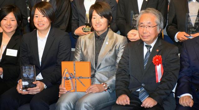 ＭＶＰはソフト版“二刀流”藤田　上野がリーグ特別表彰　女子日本リーグ表彰式