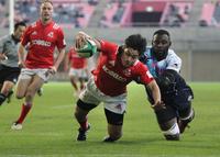 　後半、神鋼のＴＢ林がトライを決める