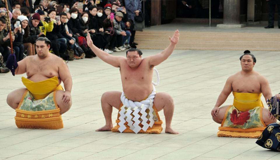 奉納土俵入りをする白鵬。初場所初日は正代との対戦する