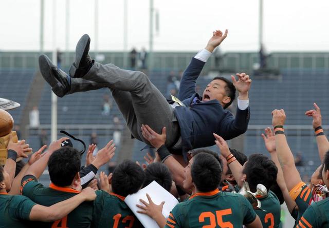 全国高校ラグビー覇者の東福岡が地元に凱旋　高校３冠に拍手