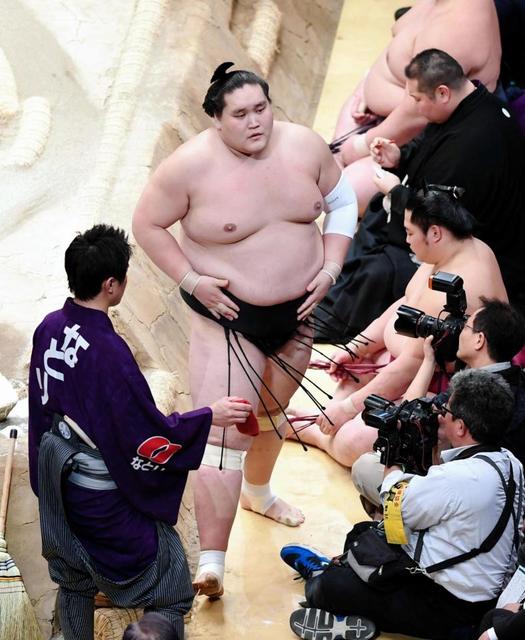 大関照ノ富士が負け越し　３７歳の豪風は勝ち越し決める