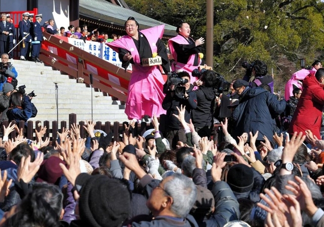 稀勢の里フィーバー、節分会に６万８０００人