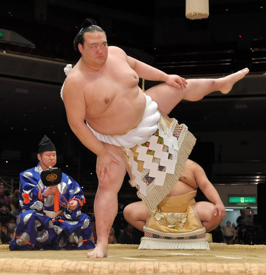 福祉大相撲で土俵入りをする稀勢の里＝両国国技館（撮影・出月俊成）