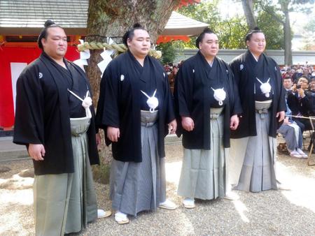 　住吉大社奉納土俵入りにそろった４横綱。（左から）稀勢の里、鶴竜、日馬富士、白鵬