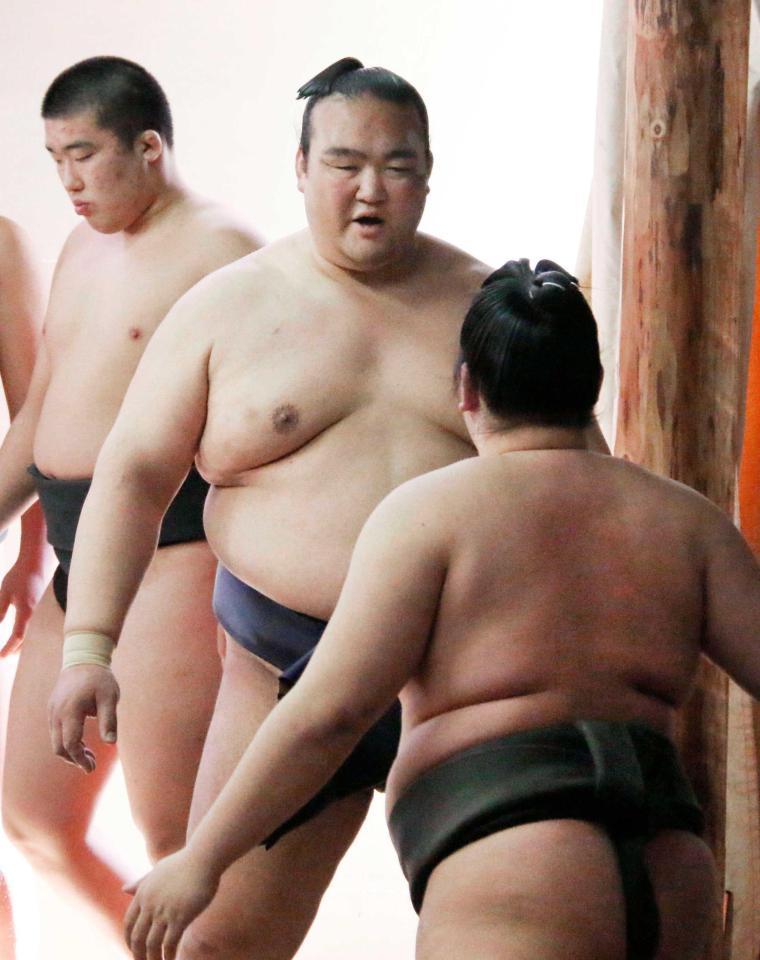 　朝稽古で汗を流す稀勢の里