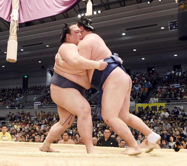 稀勢の里５連勝！高見山に並んだ　歴代９位の幕内通算６８３勝