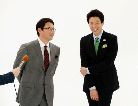 テニス情報番組会見に出席した古田敦也（左）と松岡修造＝都内（撮影・開出牧）