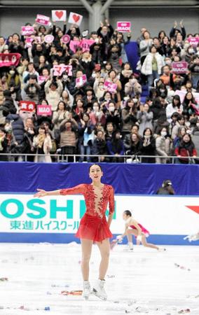 　全日本選手権で観客を沸かせた浅田真央＝１６年１２月２５日、東和薬品ＲＡＣＴＡＢドーム