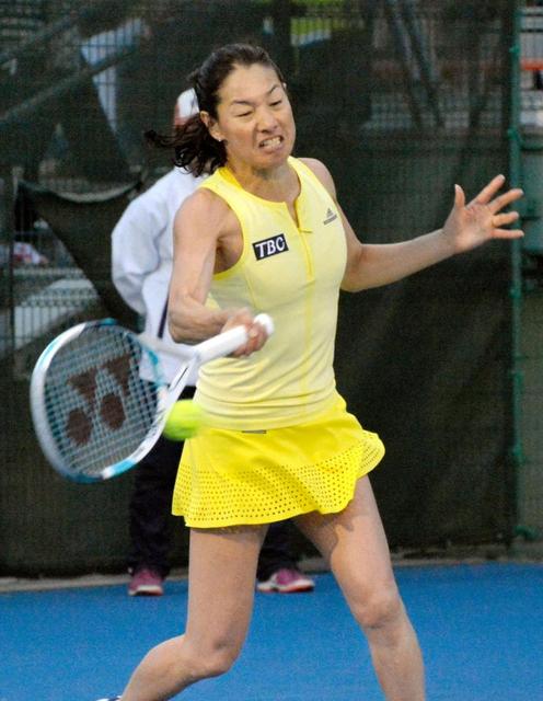 女子テニス伊達「コートに立ててうれしい」　左膝手術後初の実戦