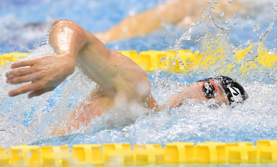 　男子２００メートル自由形決勝で優勝した萩野公介