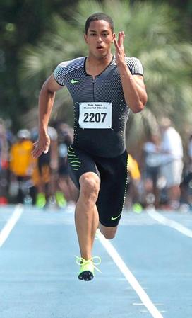 　追い風３・３メートルで１０秒０５をマークしたケンブリッジ飛鳥（共同）