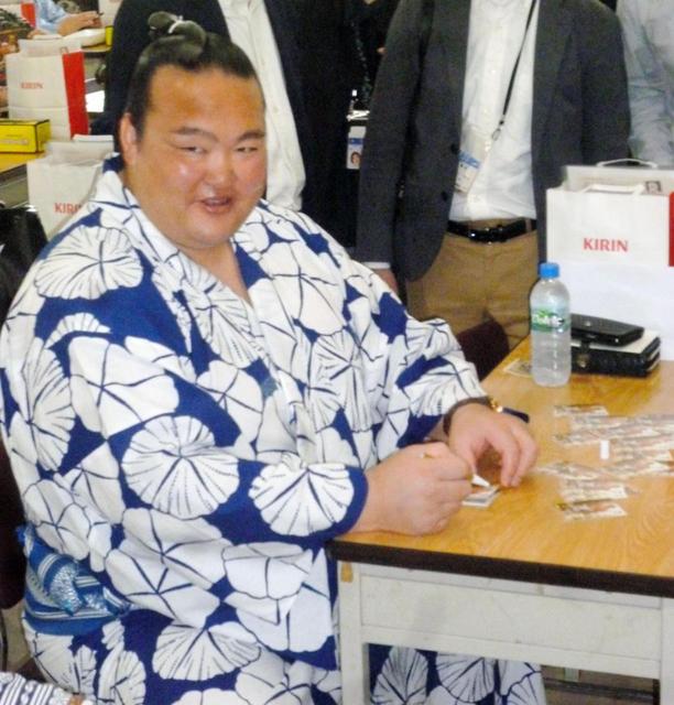 稀勢の里 自身史上最強ボディー　自己最重184キロ「不摂生じゃない」