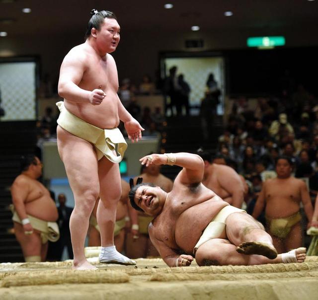 白鵬、稽古総見で９連勝　締めは高安を“かわいがり”